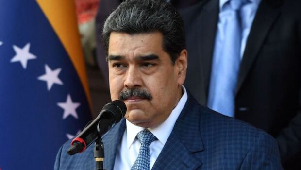 Saludos,  Nicolás Maduro
